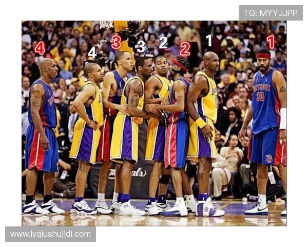 重庆足球队的包夹战术解析与球队未来发展展望