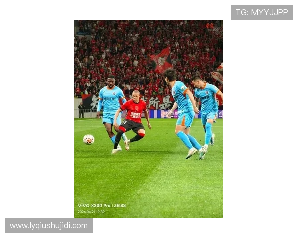 成都足球队战术变革引发热议球迷期待新赛季精彩表现